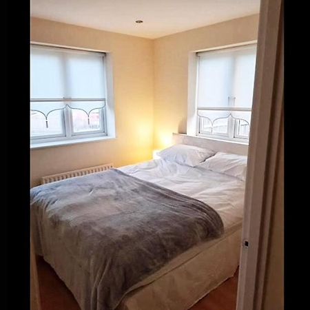 Pinfold Court Apartments Knowsley Bagian luar foto