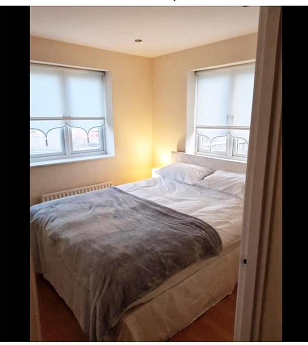 Pinfold Court Apartments Knowsley Bagian luar foto